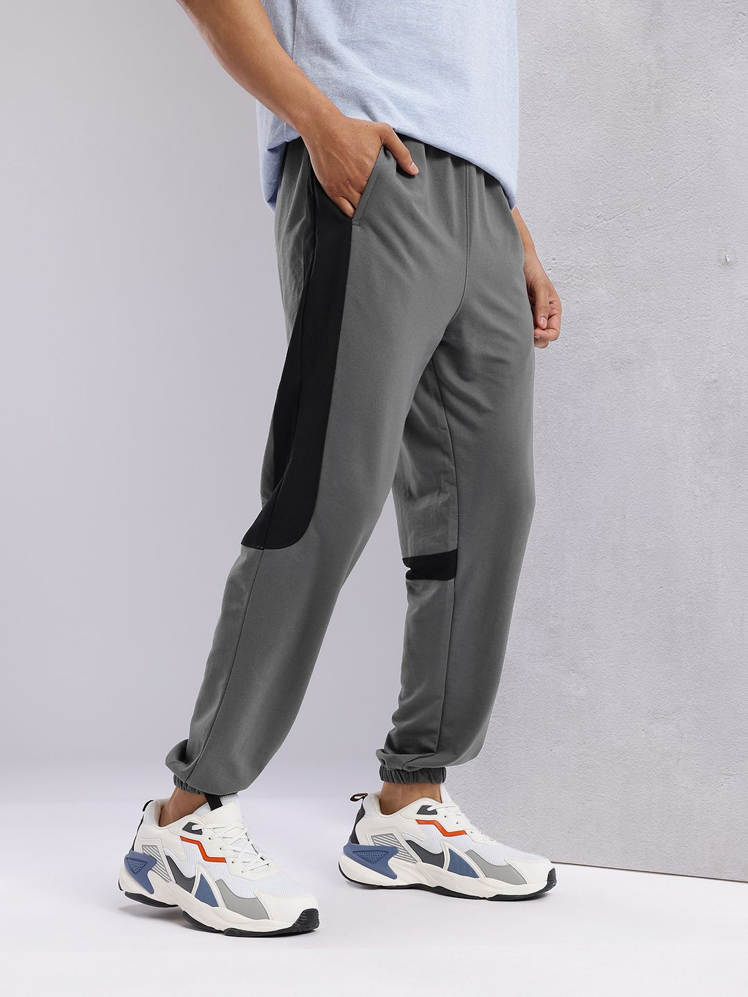HRX by Hrithik Roshan Men Colourblocked Mid-Rise Lifestyle Joggers