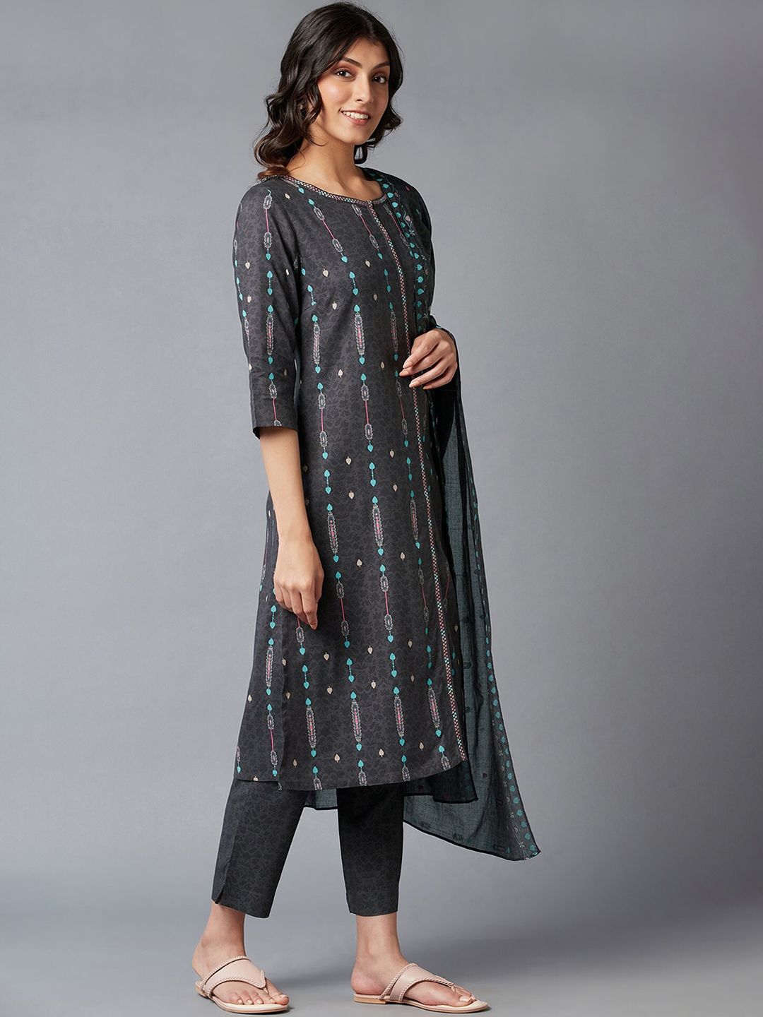 W Geometric Print Rayon Kurta With Slim Pant & Dupatta