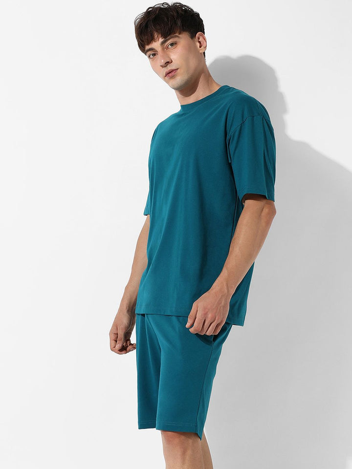 T-shirt lengan pendek Sutra Sutra Campus dengan seluar pendek
