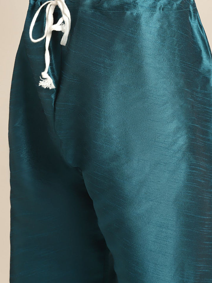 SOJANYA Kurta Lelaki dengan Jaket Nehru Bersulam Motif Churidar & Etnik