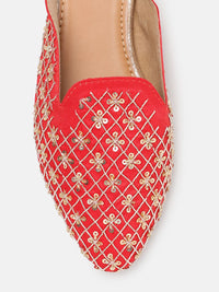House of Pataudi Women Embellished Ethnic Mules