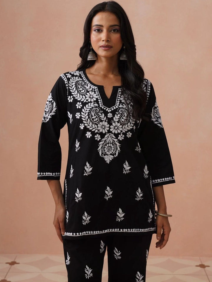 Rumah Chikankari Kurta Chikankari Biasa Wanita dengan Seluar