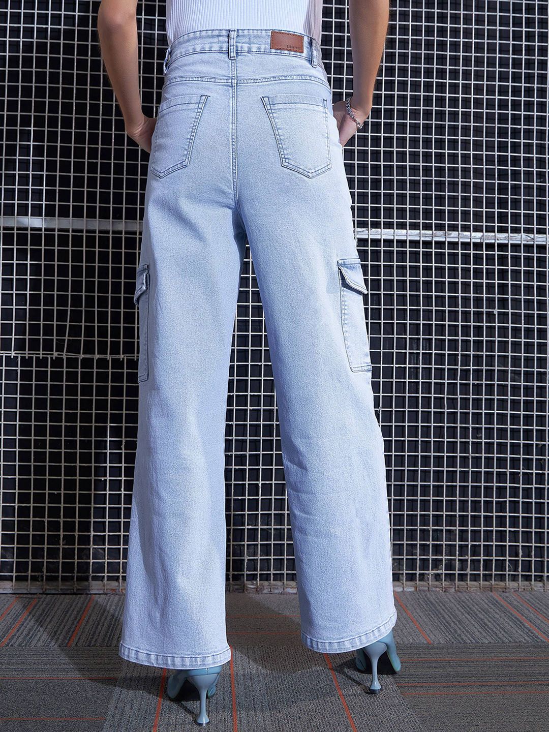 SASSAFRAS Women Straight Fit High-Rise Heavy Fade Stretchable Cargo Jeans