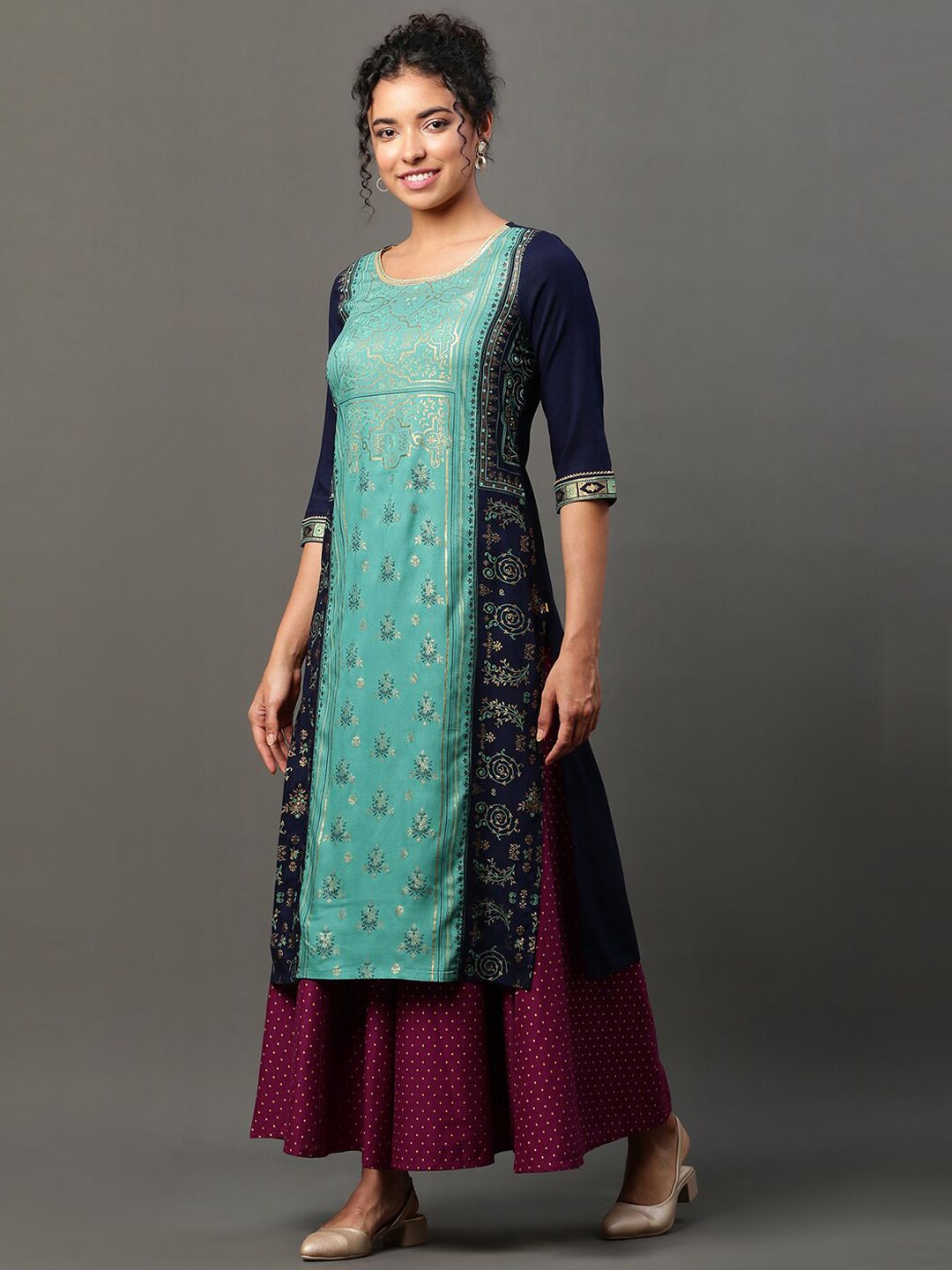 AURELIA Floral Printed Gotta Patti Round Neck Straight Kurta