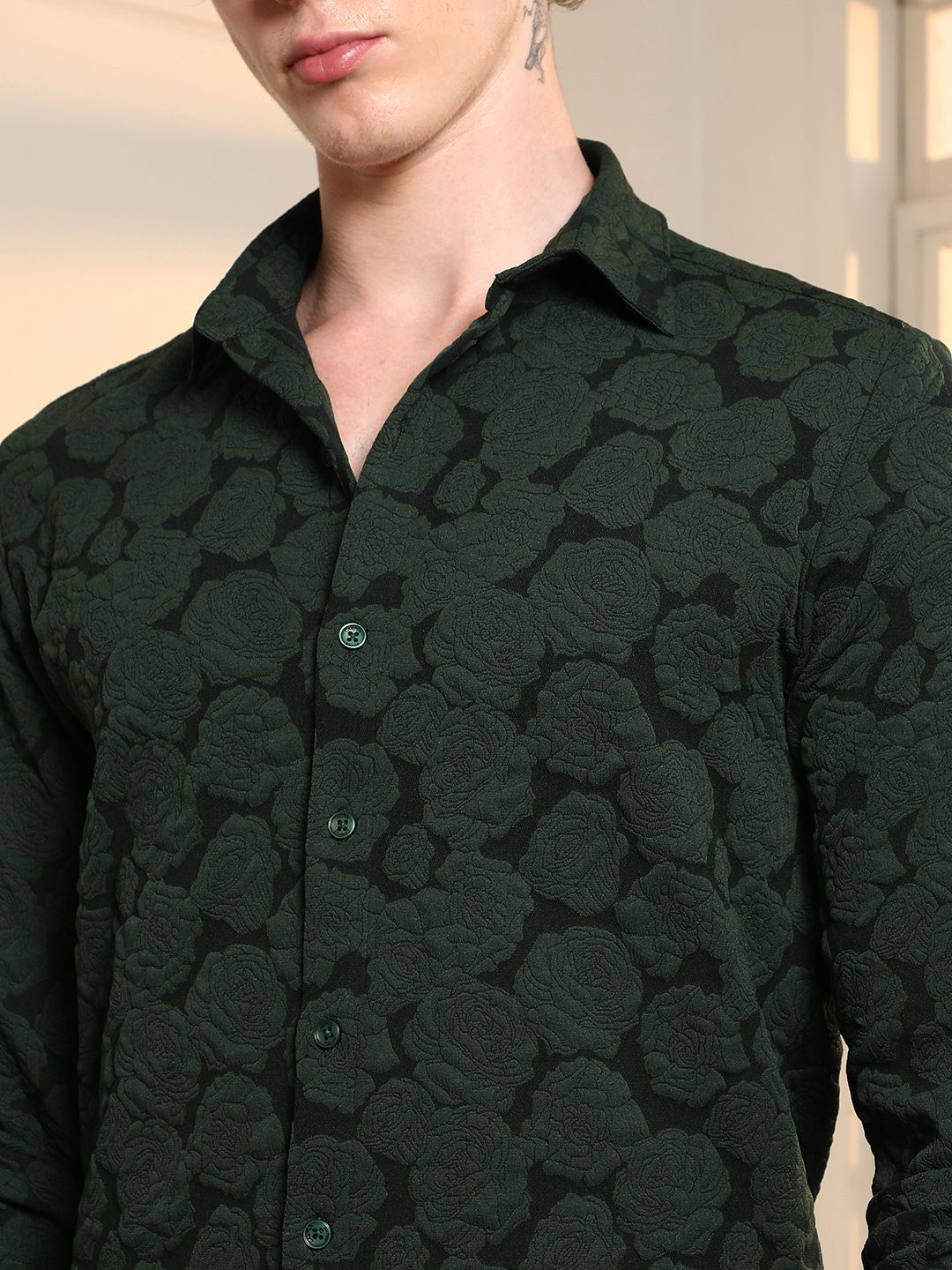 Campus Sutra Comfort Textured Floral Spread Collar Casual Shirt