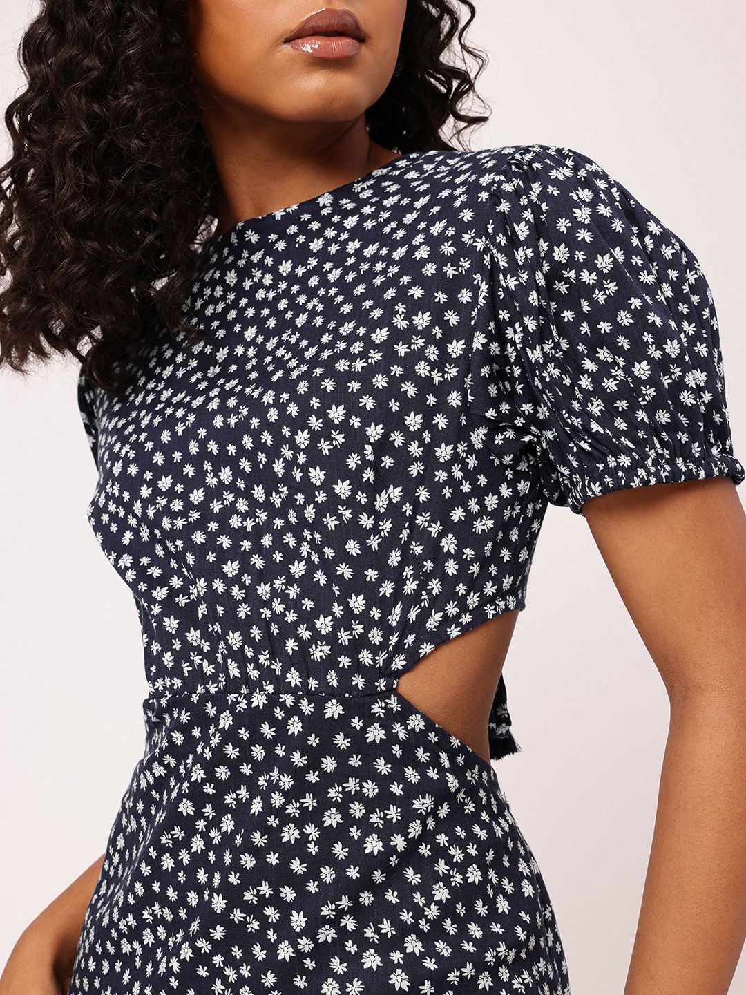 Feminine Blend Floral Printed Cut-Out Styled Back Sheath Mini Dress