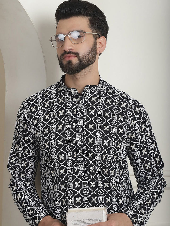 SOJANYA Geometric Printed Mandarin Collar Long Sleeves Cotton Thread Work Kurta