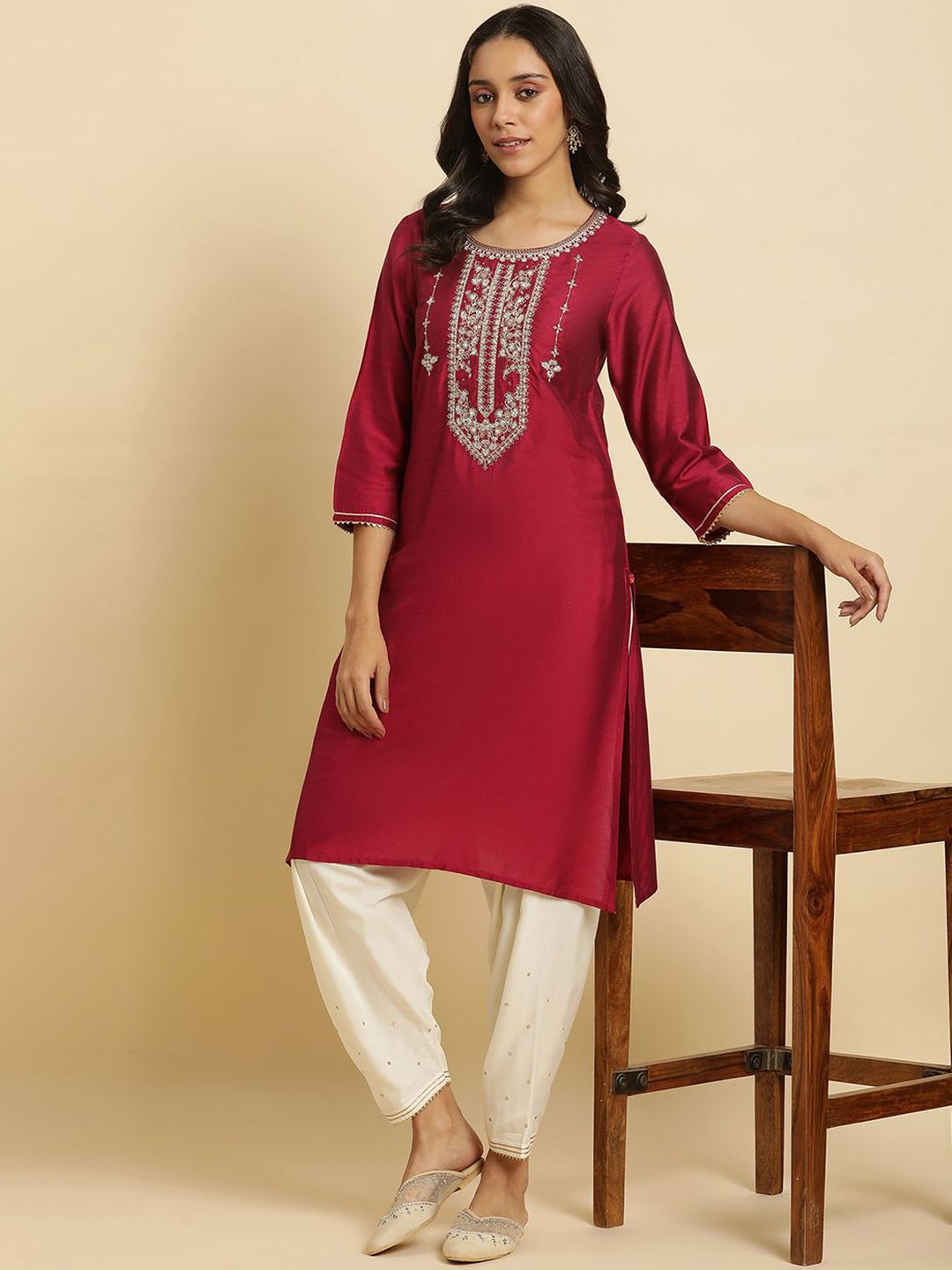 W Round Neck Floral Embroidered Straight Kurta