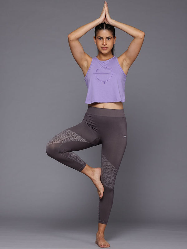HRX oleh Hrithik Roshan Typography Print Cut-Out Perincian T-shirt Yoga Tanaman dengan tie-up