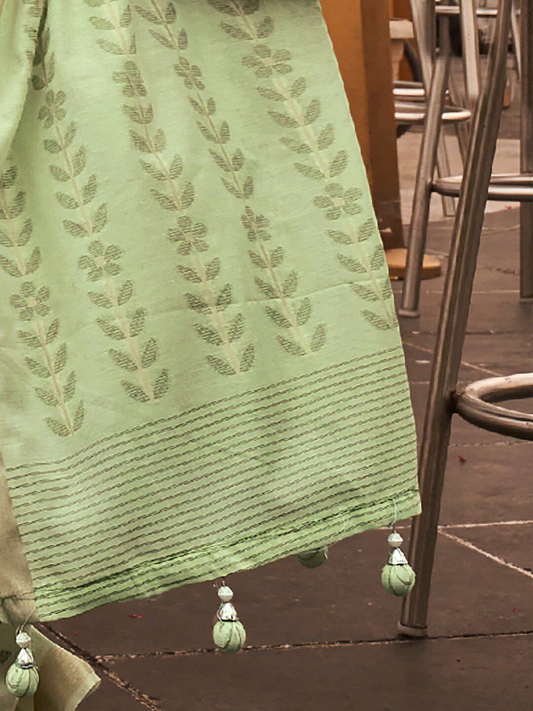 Saree mall Floral Woven Design Silk Blend Banarasi Saree