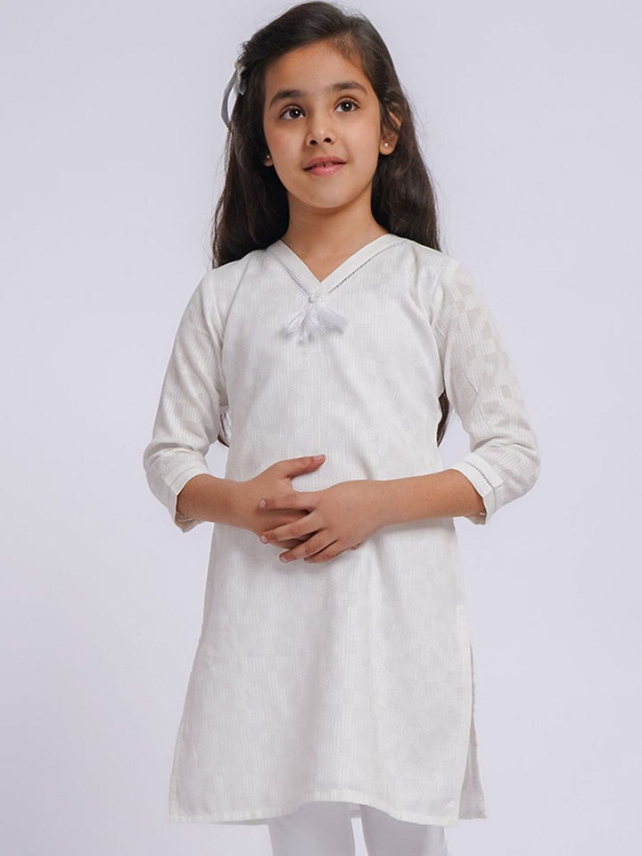 VASTRAMAY Girls Geometric Woven Design Jacquard Weave Cotton Straight Kurta