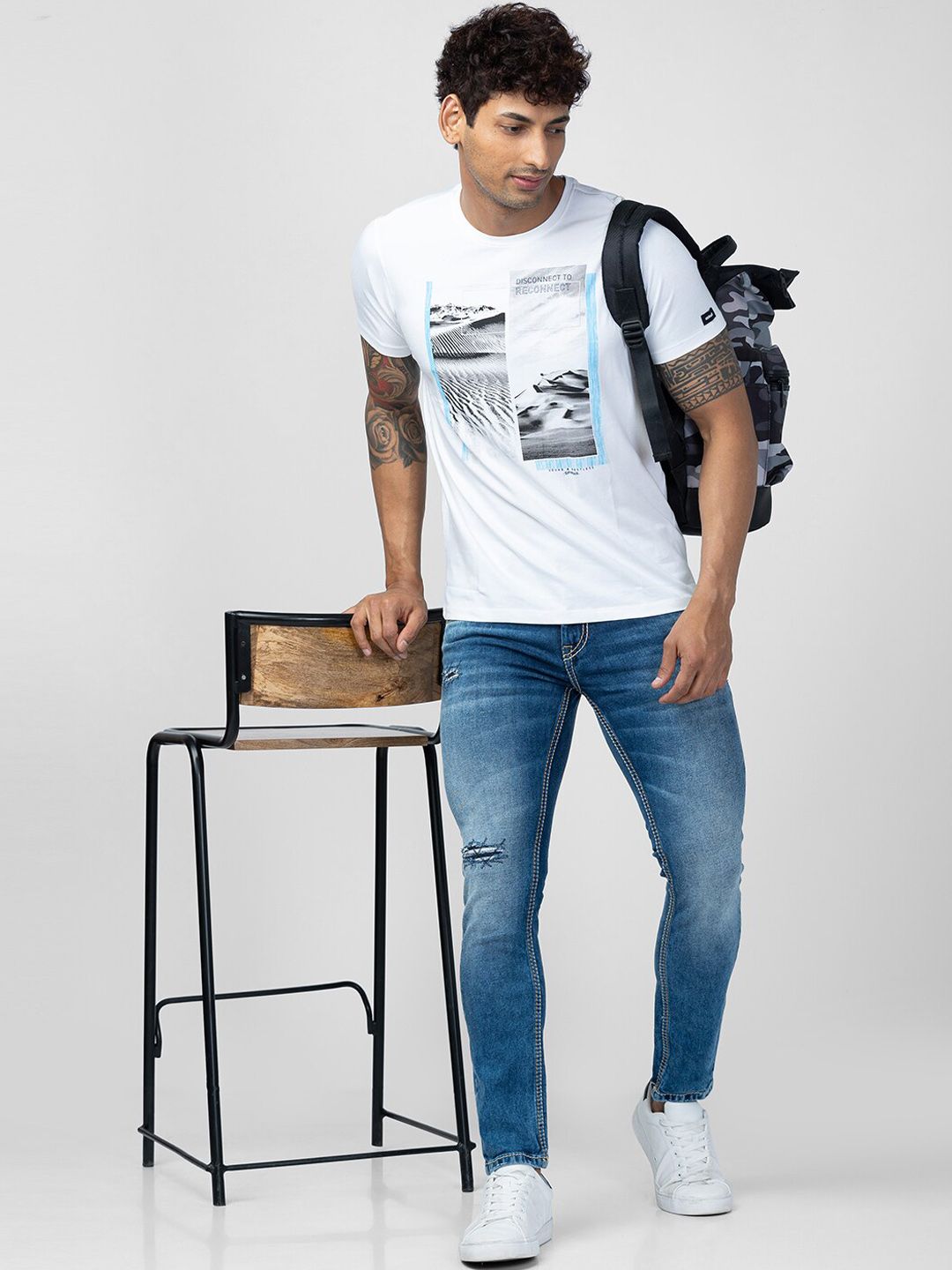 SPYKAR Men Slim Fit Low-Rise Mildly Distressed Heavy Fade Jeans