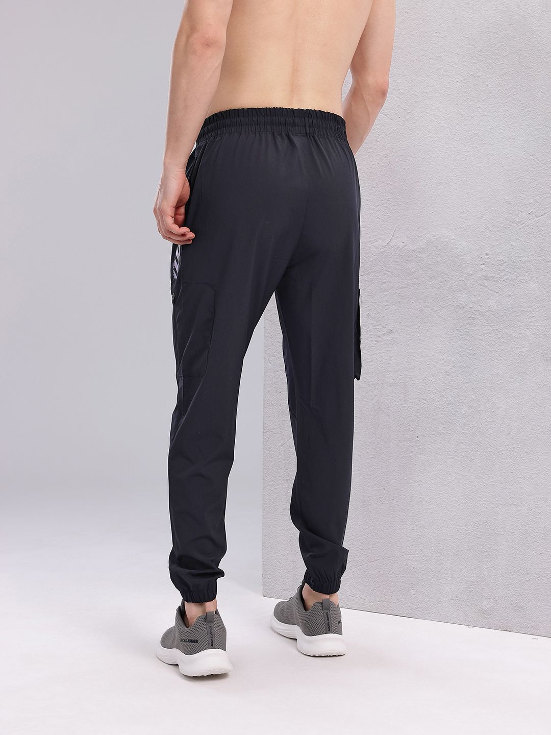 HRX by Hrithik Roshan Men Mid-Rise Rapid-Dry Training Cargo-Style Joggers