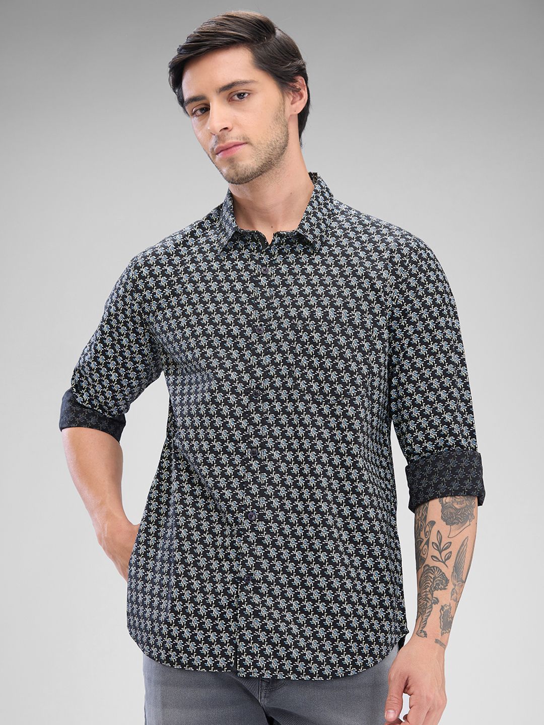 SPYKAR Men Slim Fit Opaque Geometric Printed Spread Collar Casual Shirt