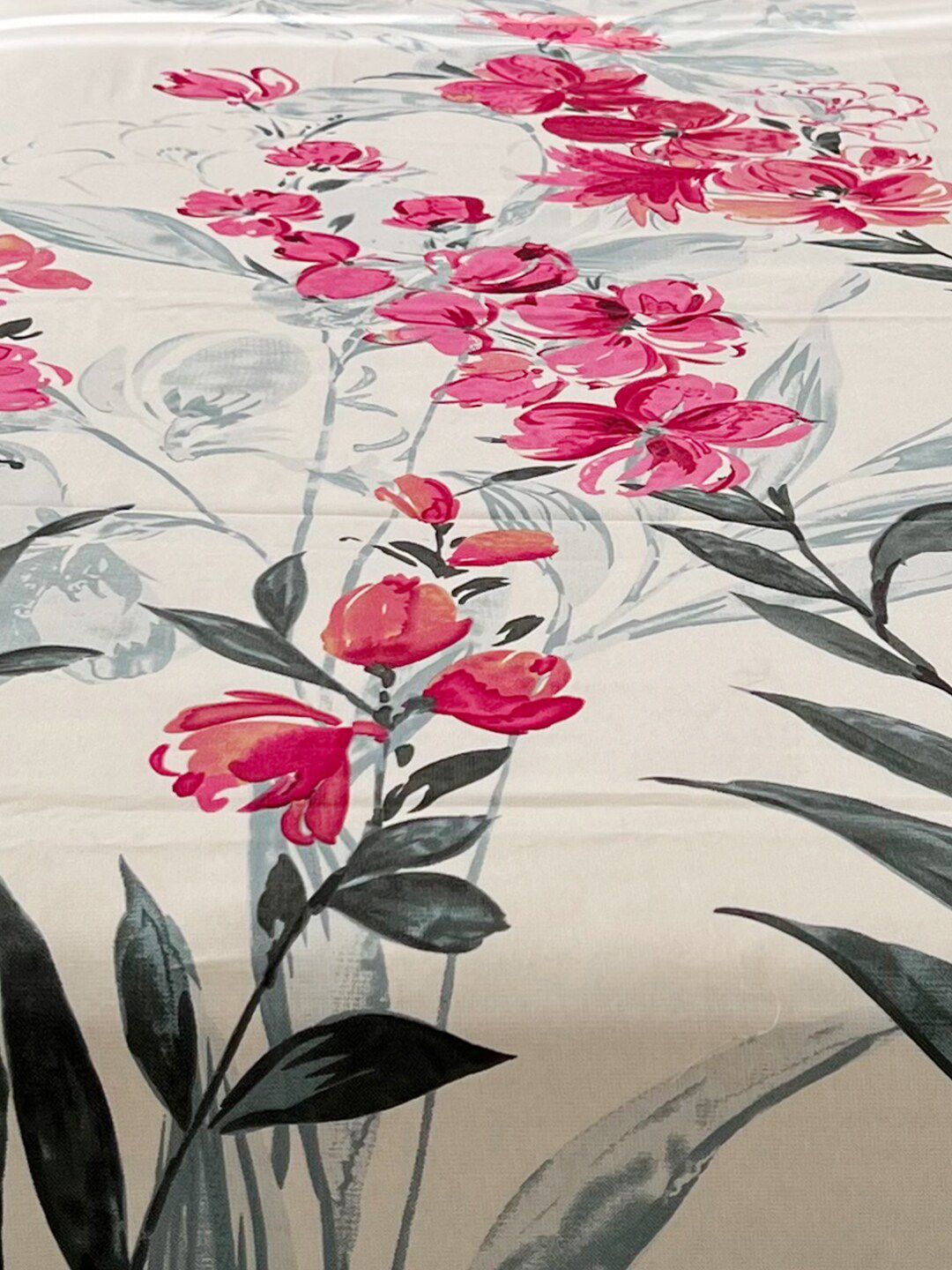 URBAN SPACE Serene Cream-Coloured Floral 200 TC Pure Cotton Queen Bedsheet & Pillow Covers