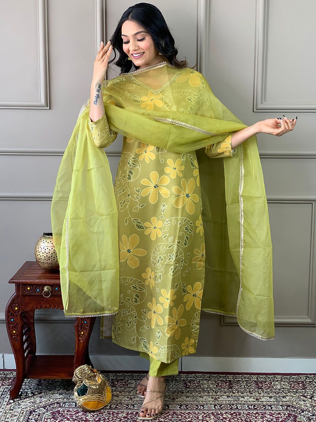 KALINI Floral Embroidered V-Neck Thread Work Straight  Kurta with Trousers & Dupatta