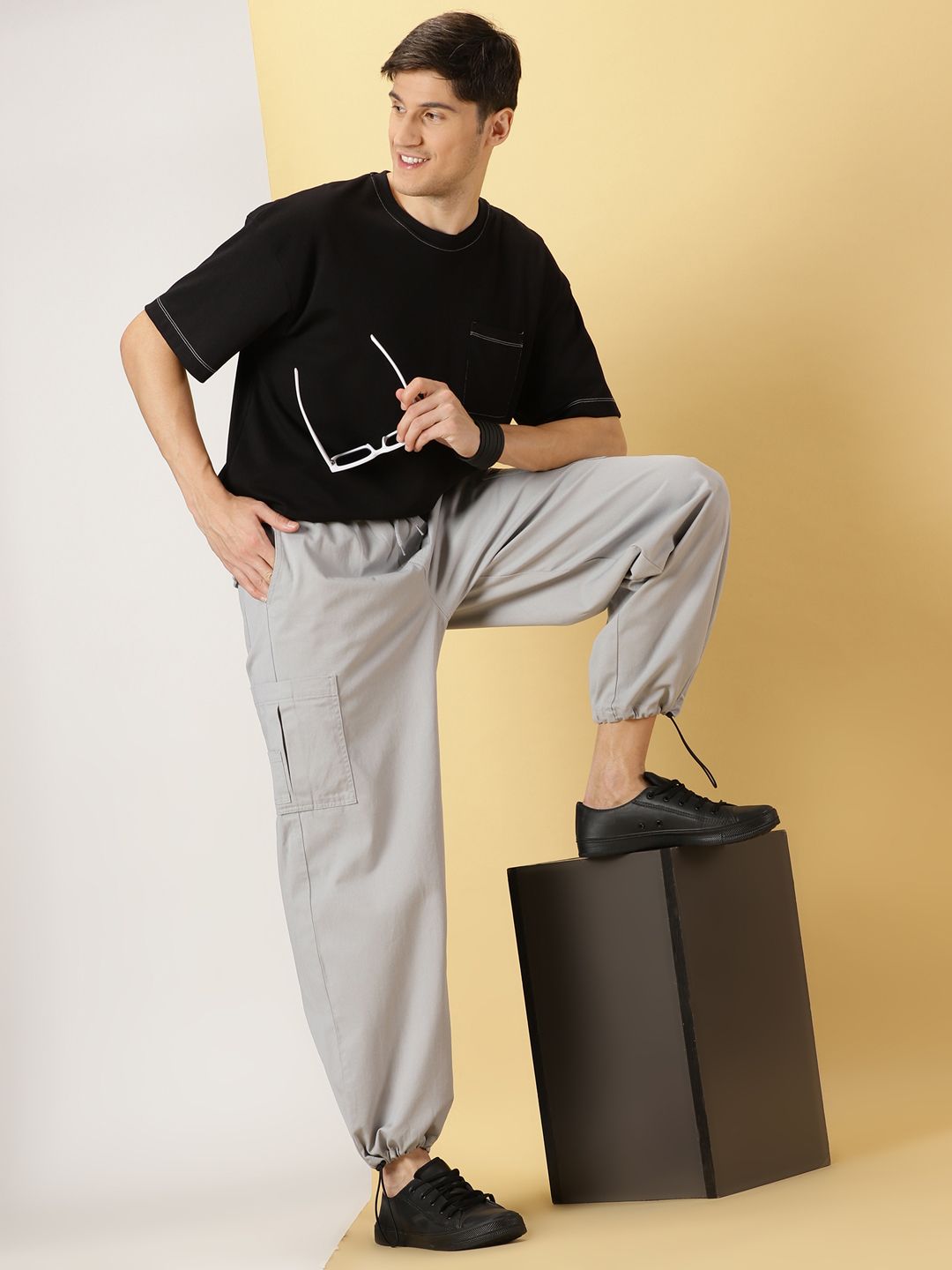 Thomas Scott Men Mid Rise Parachute Fit Pure Cotton Cargo Trousers