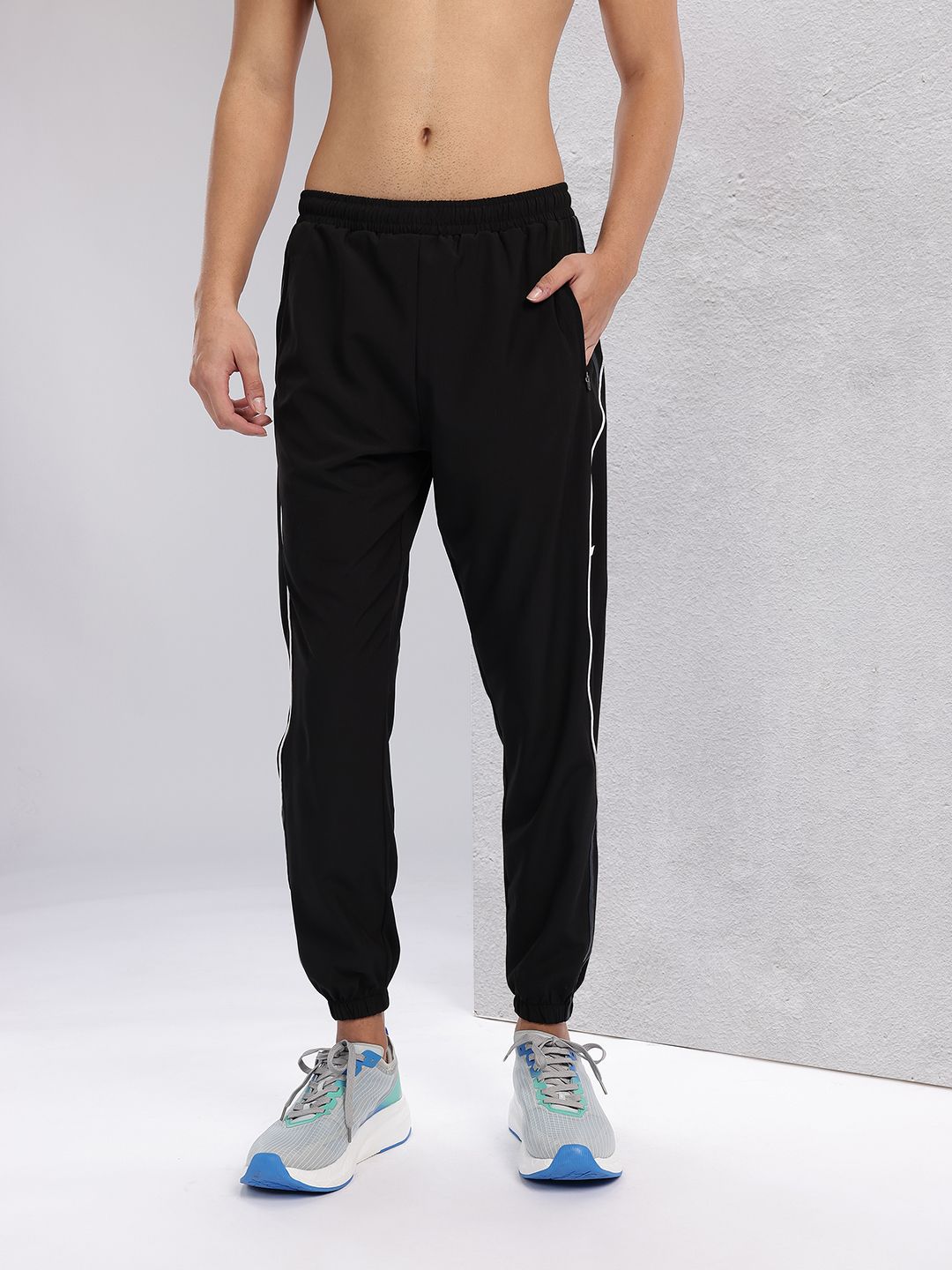 HRX by Hrithik Roshan Men Panelled Rapid-Dry Training Joggers