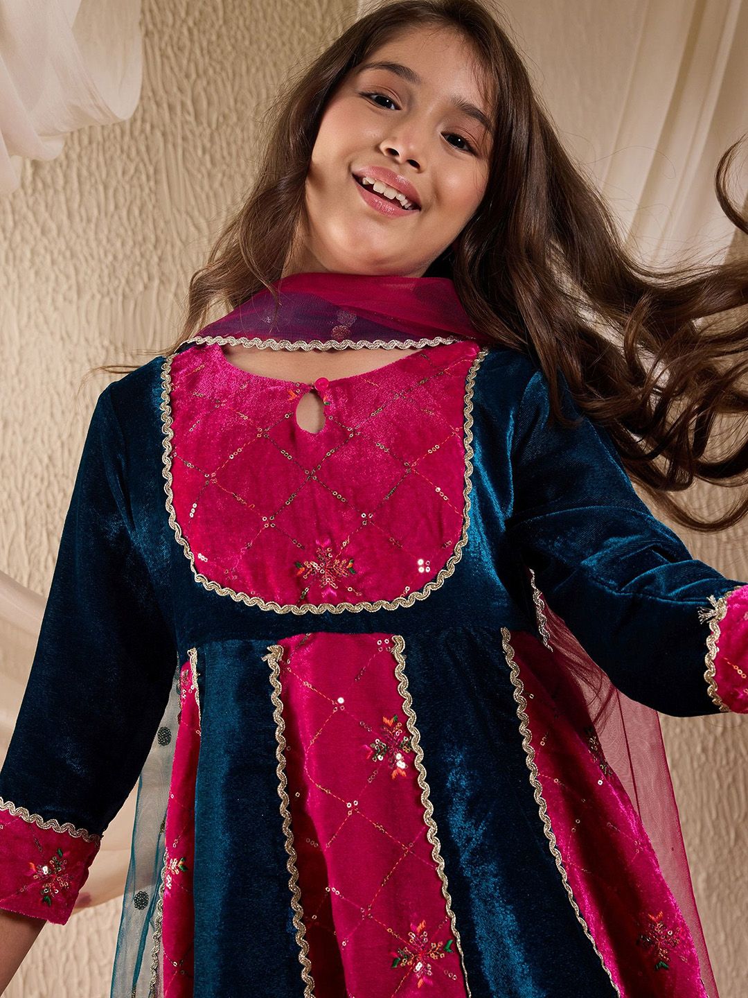 pspeaches Girls Colourblocked Sequinned Panelled Velvet Kurta with Trousers & Dupatta