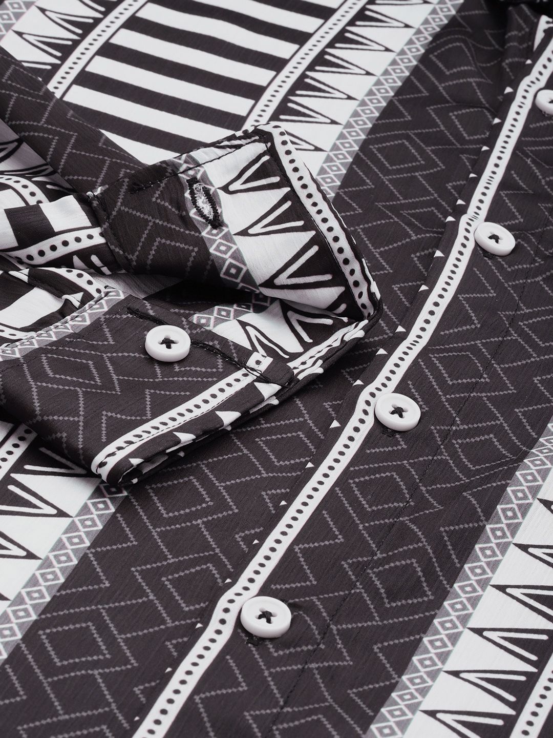 The Indian Garage Co Relaxed Fit Geometric Printed Casual Shirt