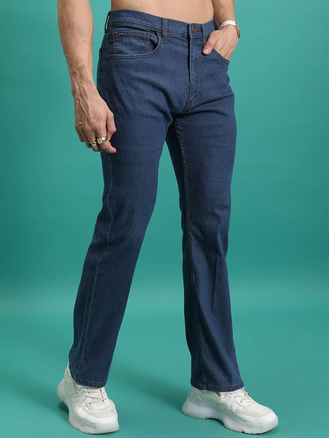 HIGHLANDER Men Bootcut Mid-Rise Clean Look Stretchable Jeans