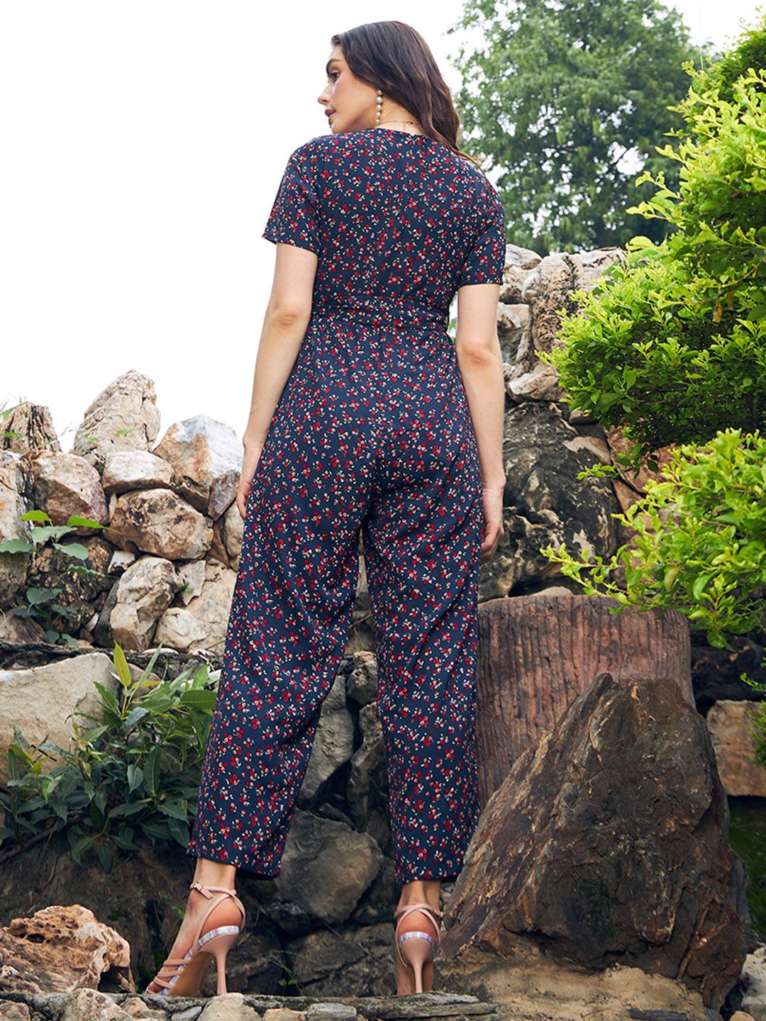 Berrylush Blue Floral Printed Basic Jumpsuit With Waist Tie-ups