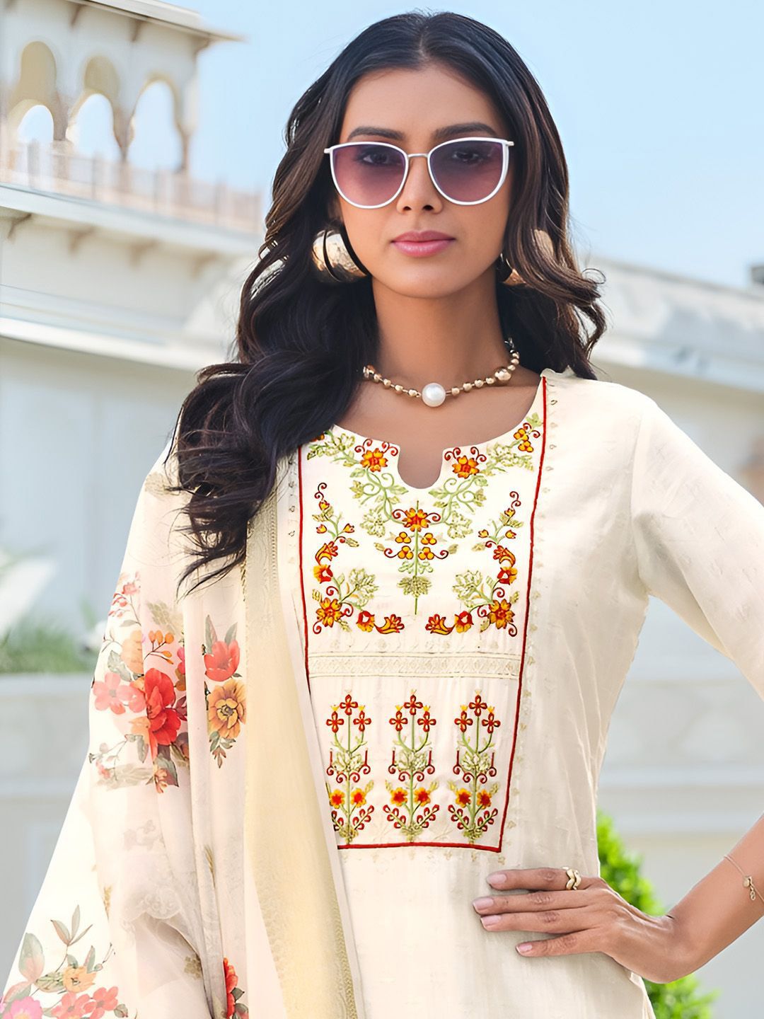 Varanga Women Floral Embroidered Regular Thread Work Kurta with Trousers & With Dupatta