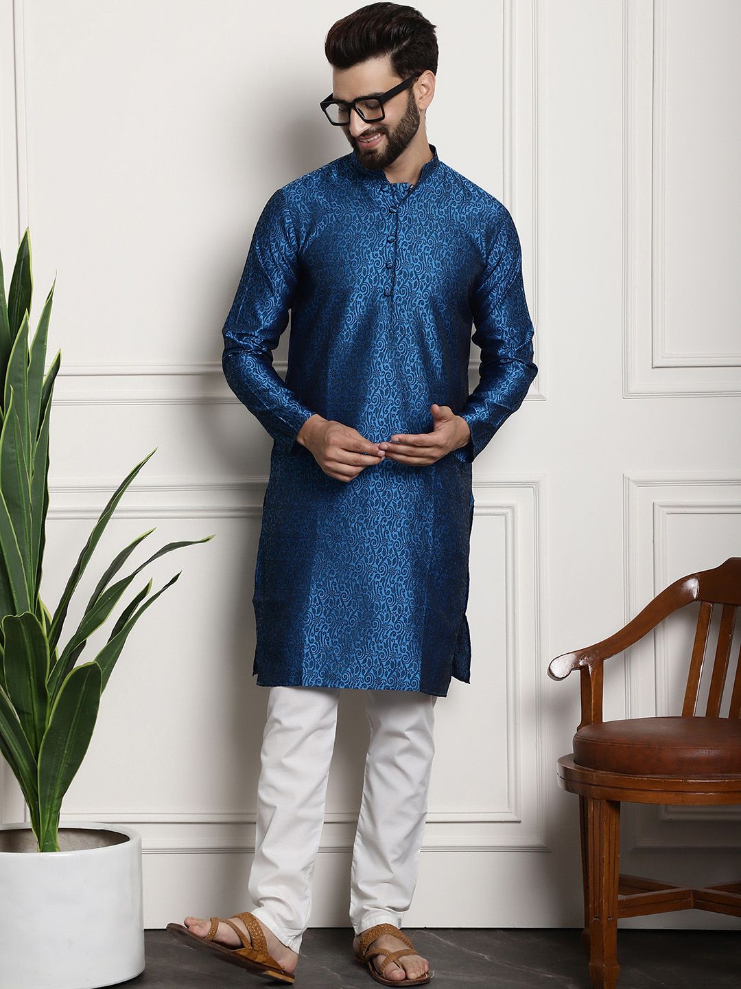 SOJANYA Ethnic Motifs Woven Design Mandarin Collar Straight Kurta
