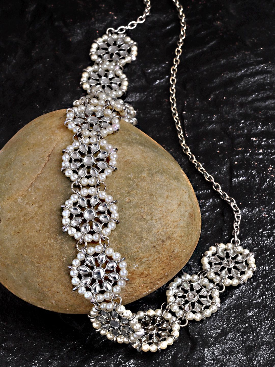 KARATCART Oxidised Sliver-Toned White Kundan-Studded Pearl Beaded Kamarbandh