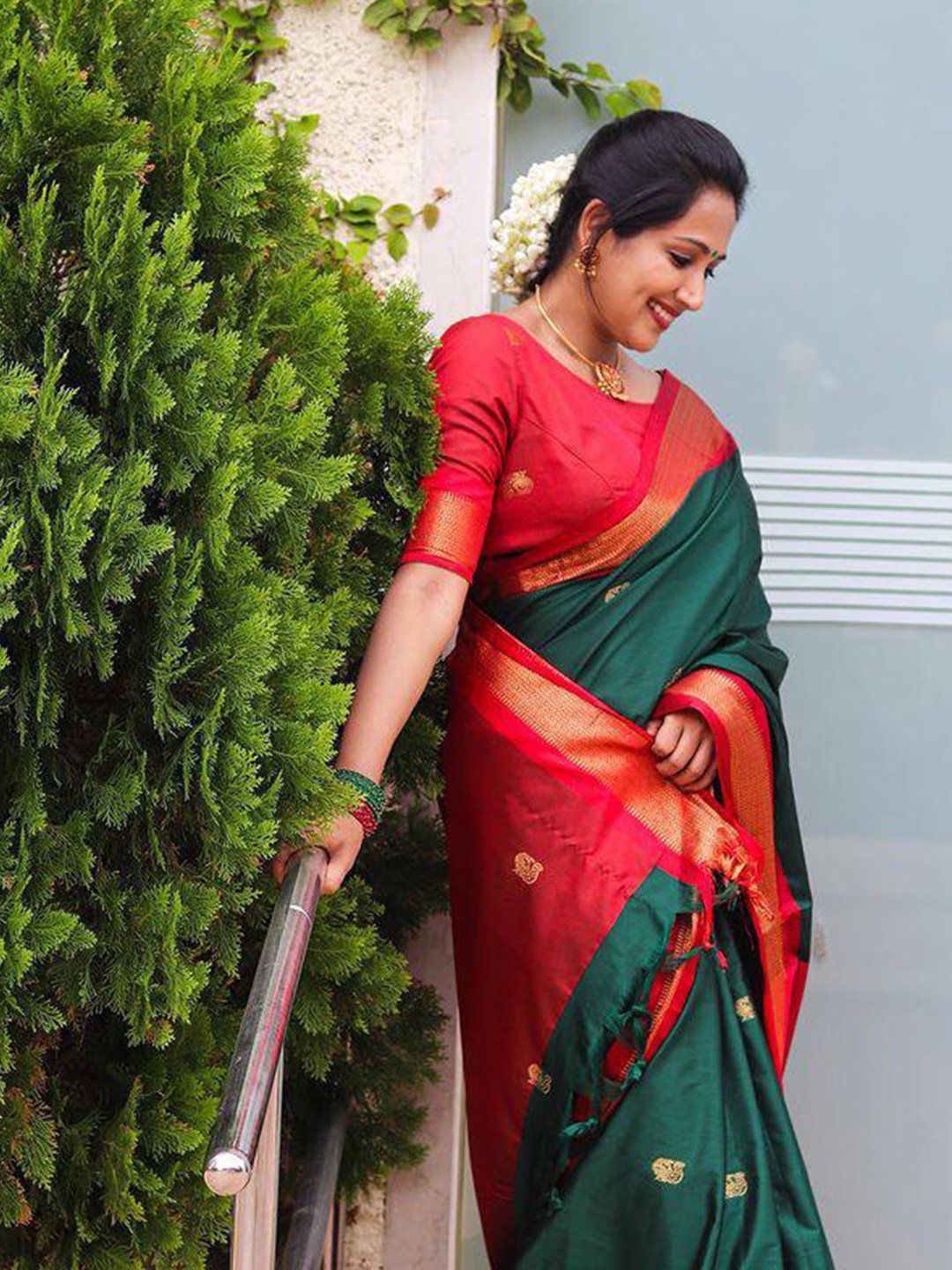 KALINI Ethnic Motif Woven Design Zari Banarasi Saree