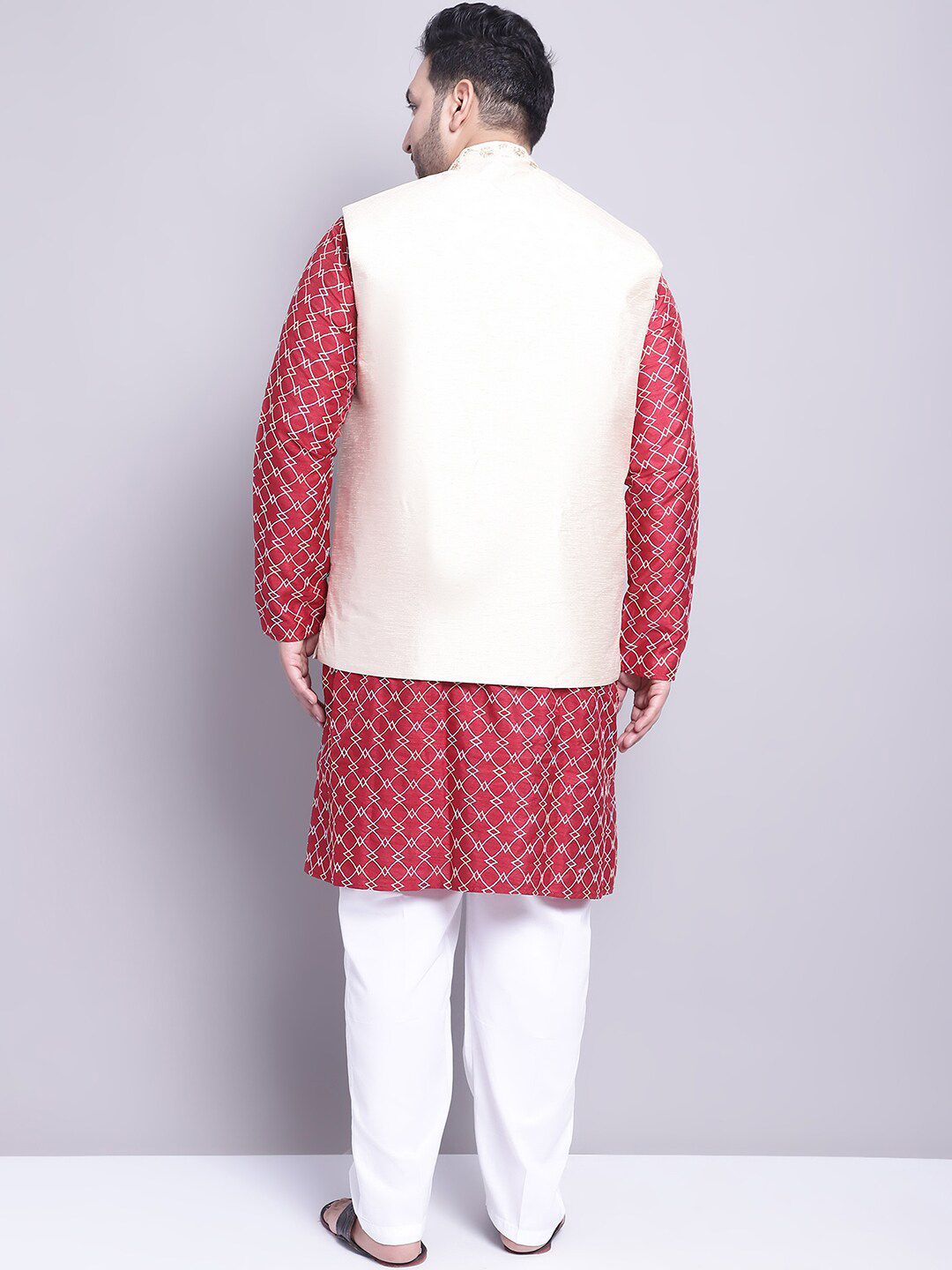 SOJANYA PLUS Embroidered Regular Thread Work Kurta With Pyjamas & With Nehru Jacket