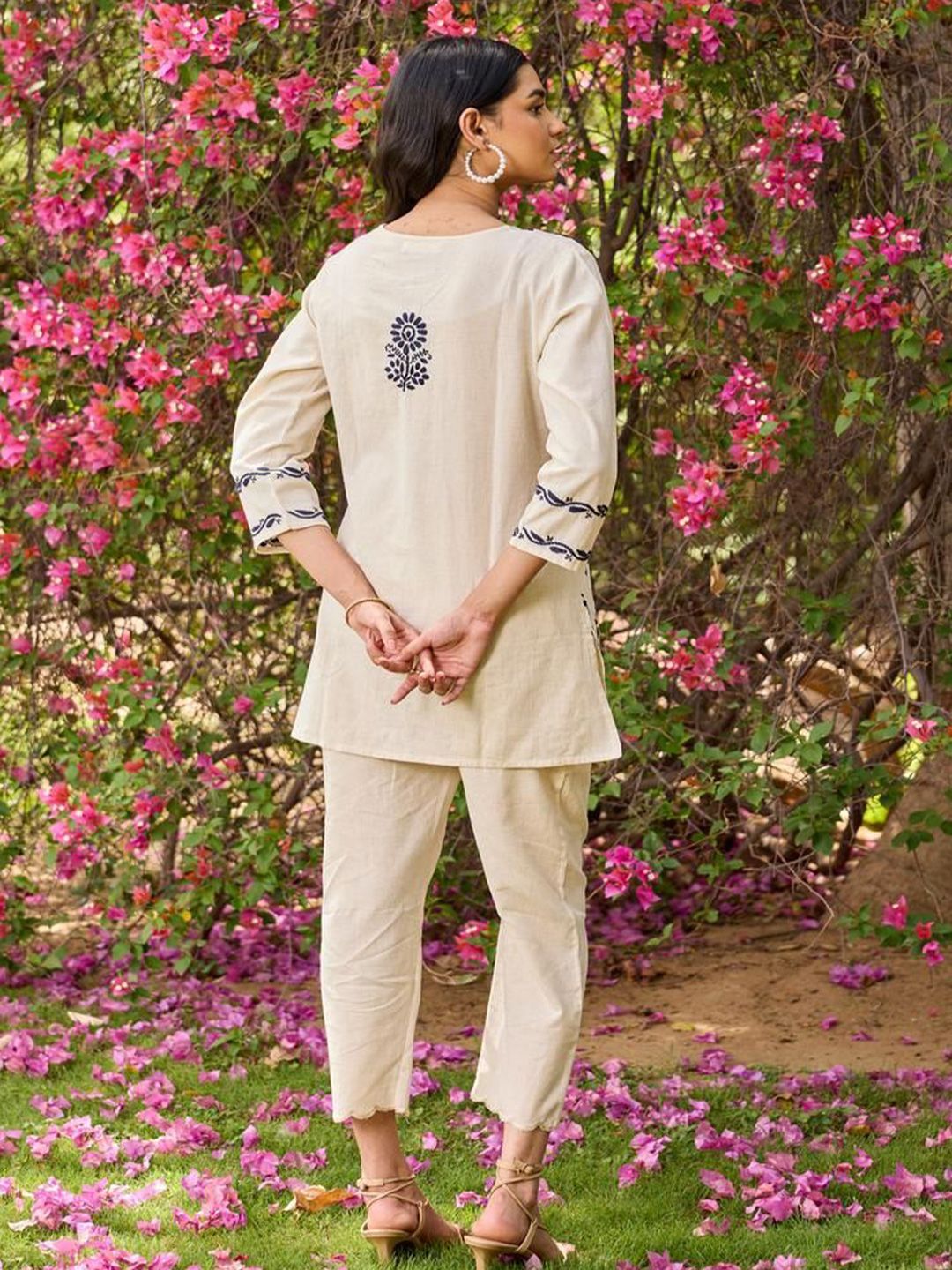 House of Chikankari Women Off White Cotton Chikankari Embroidered Kurta