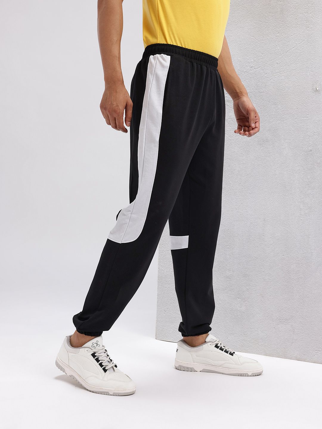 HRX by Hrithik Roshan Men Mid-Rise Colorblocked Joggers