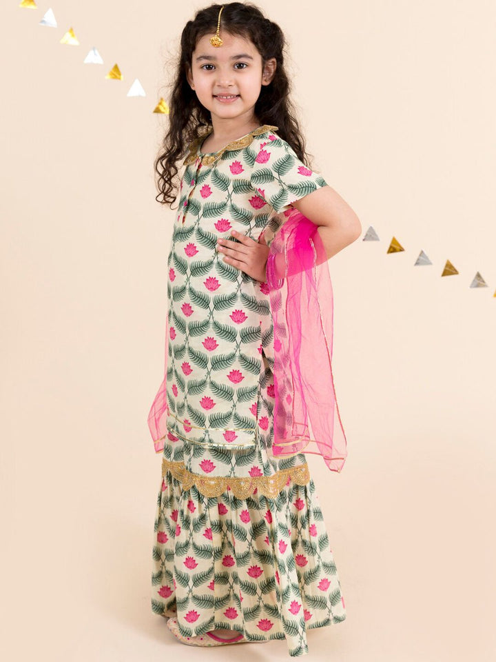 pspeaches Girls Off White Floral Yoke Design Empire Pure Cotton Kurti with Skirt & With Dupatta