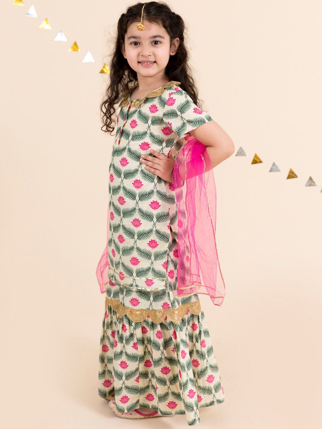 pspeaches Girls Off White Floral Yoke Design Empire Pure Cotton Kurti with Skirt & With Dupatta
