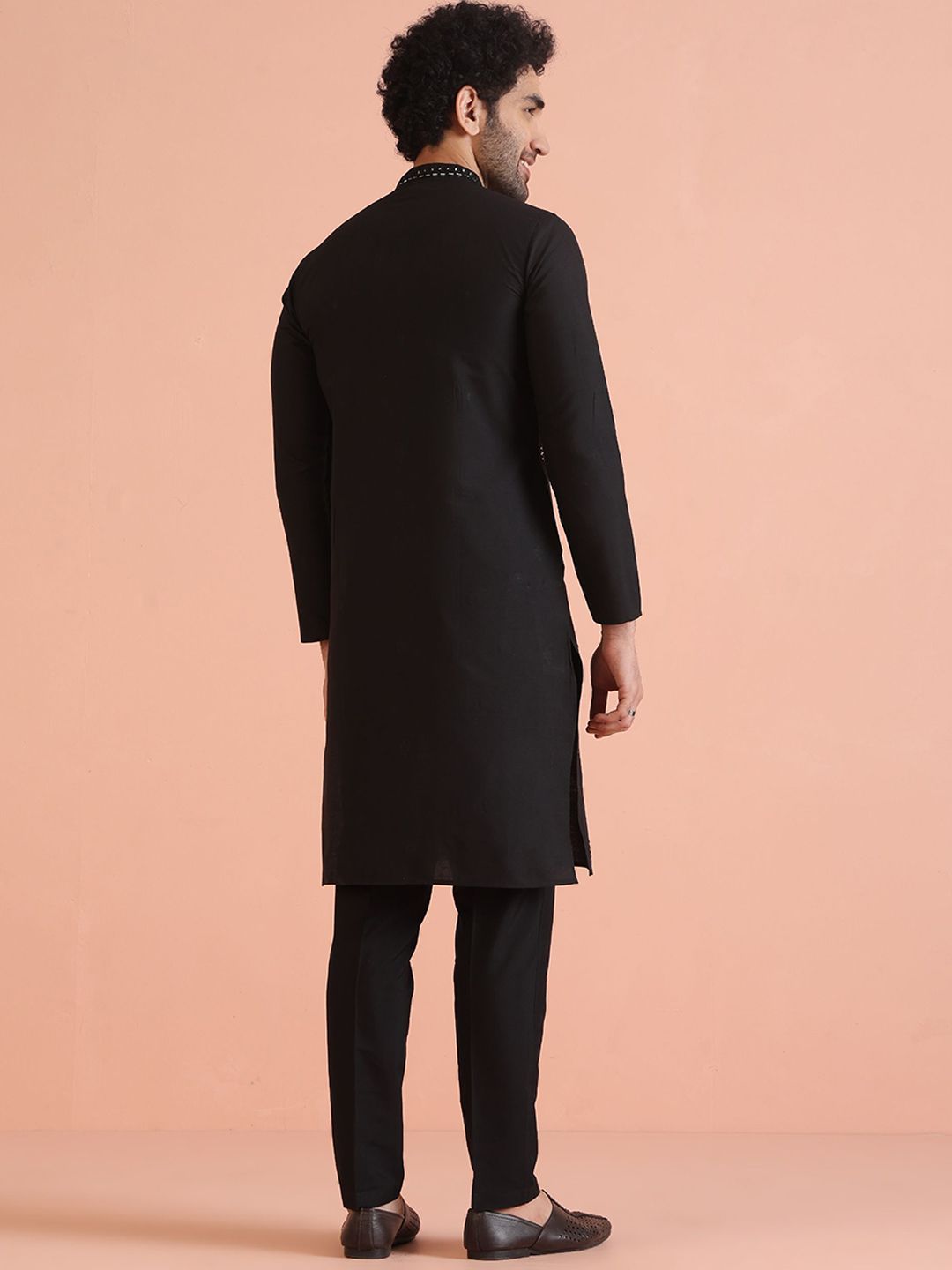 KISAH Geometric Embroidered Mirror Work Kurta