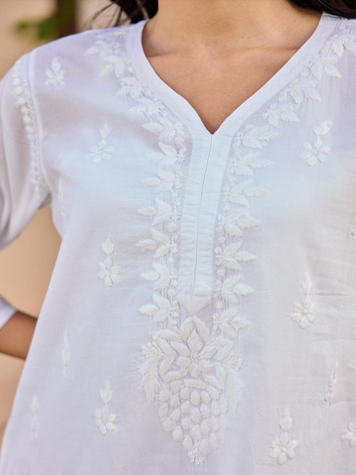 House of Chikankari Women White Cotton Chikankari Embroidered Kurti
