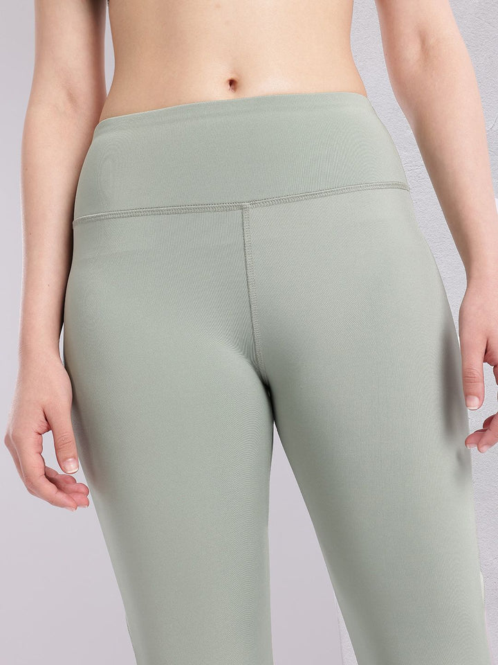 HRX by Hrithik Roshan Women Colourblock Rapid-Dry Cropped Running Tights