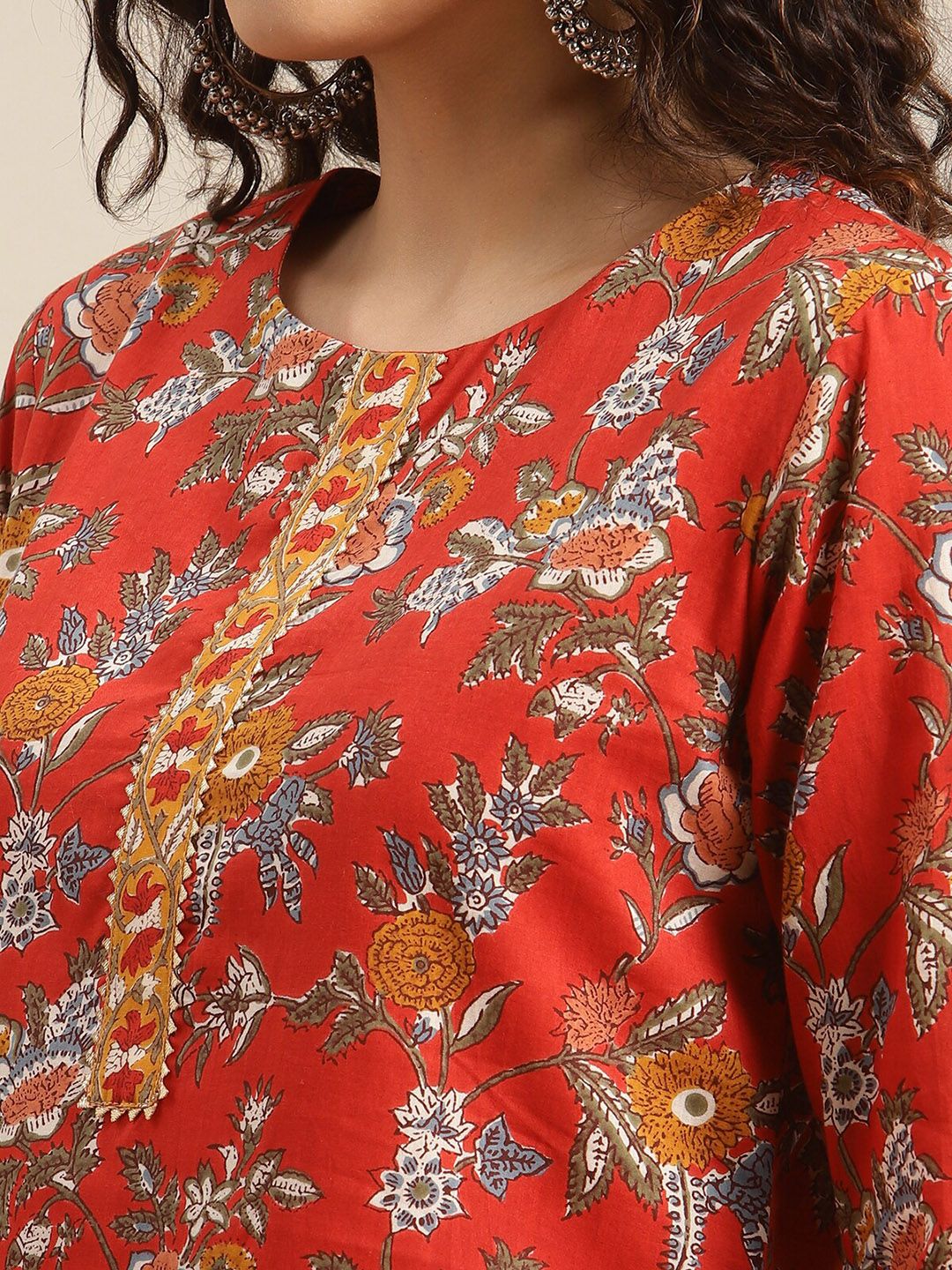 Varanga Women Red & Orange Floral Printed Straight Kurta