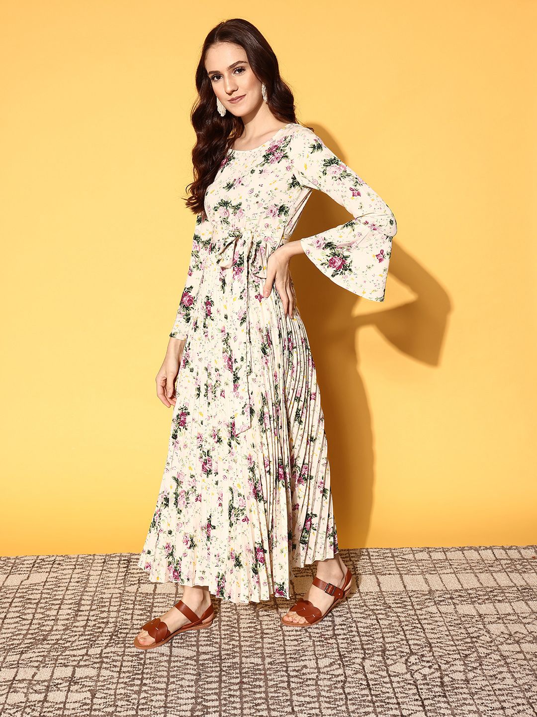 Berrylush Women Beige Floral Pleated Form Dress