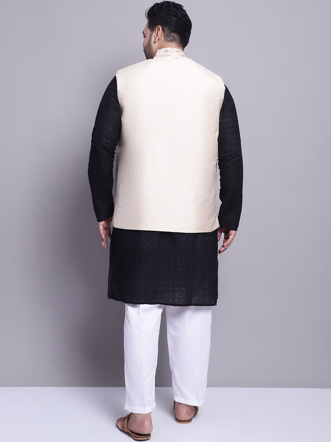 SOJANYA PLUS Embroidered Thread Work Pure Cotton Kurta with Pyjamas & Nehru Jacket