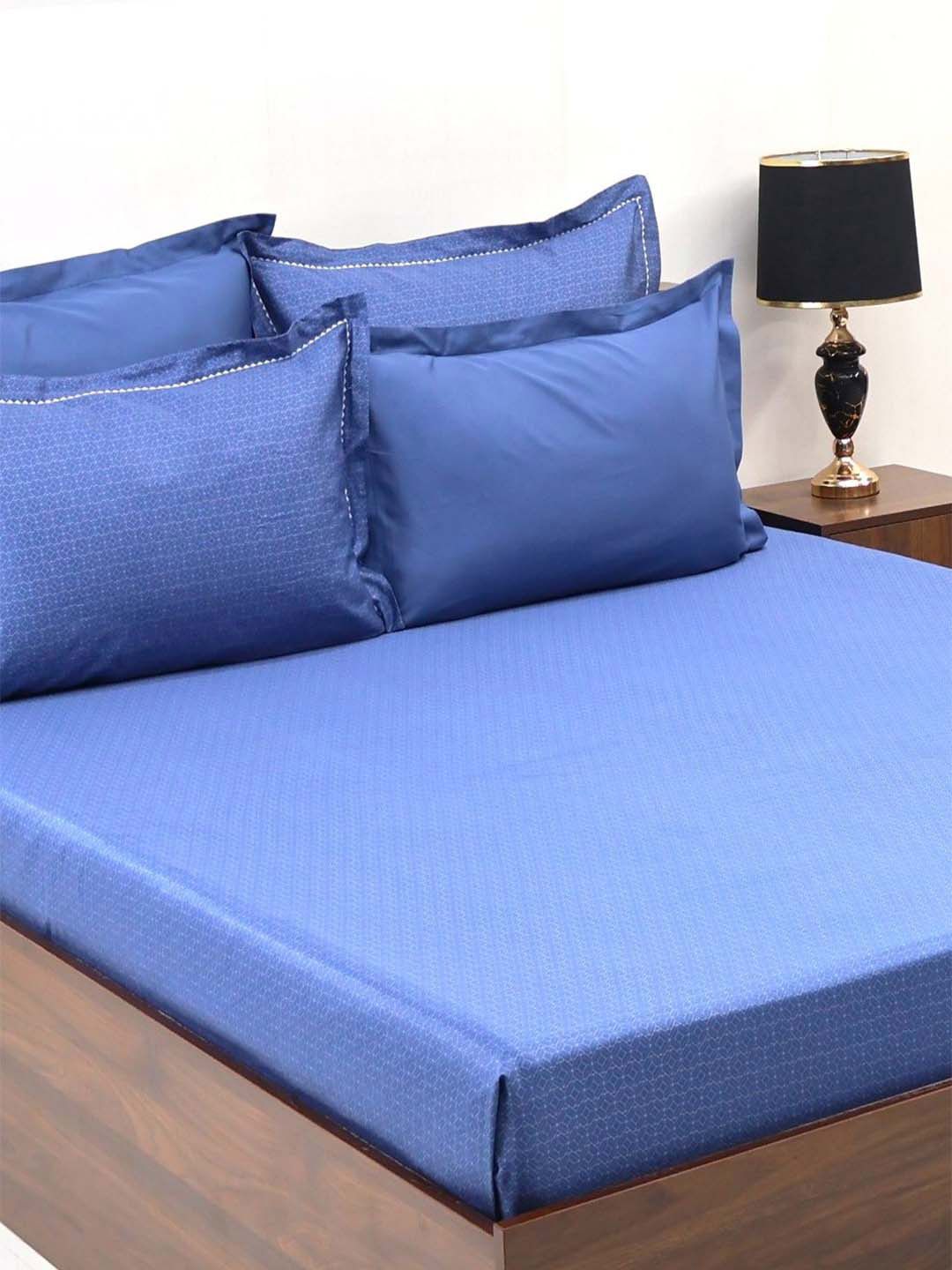 BOMBAY DYEING Navy Blue 400 TC King Bedsheet with 4 Pillow Covers  2.74 m X 2.74 m
