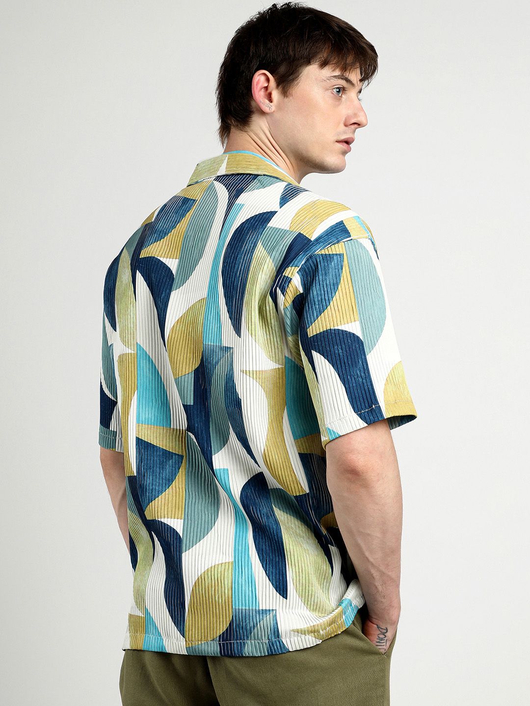 Campus Sutra Men Comfort Cuban Collar Abstract Curves Oversized Casual Shirt