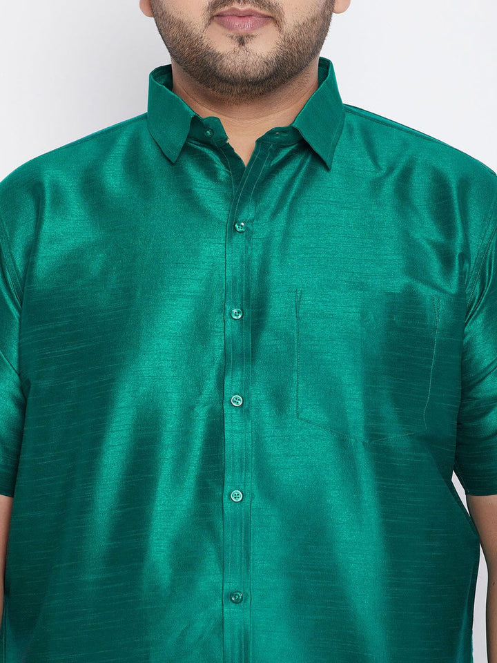 VASTRAMAY Men Green Premium Casual Shirt