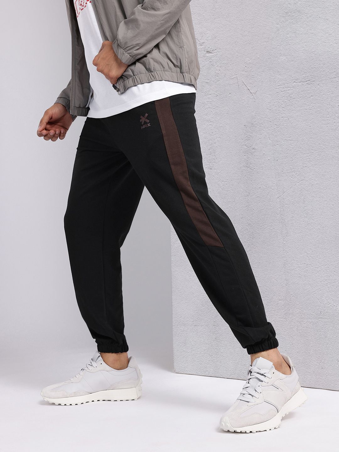 HRX by Hrithik Roshan Men Lifestyle Joggers with Contrast Panels