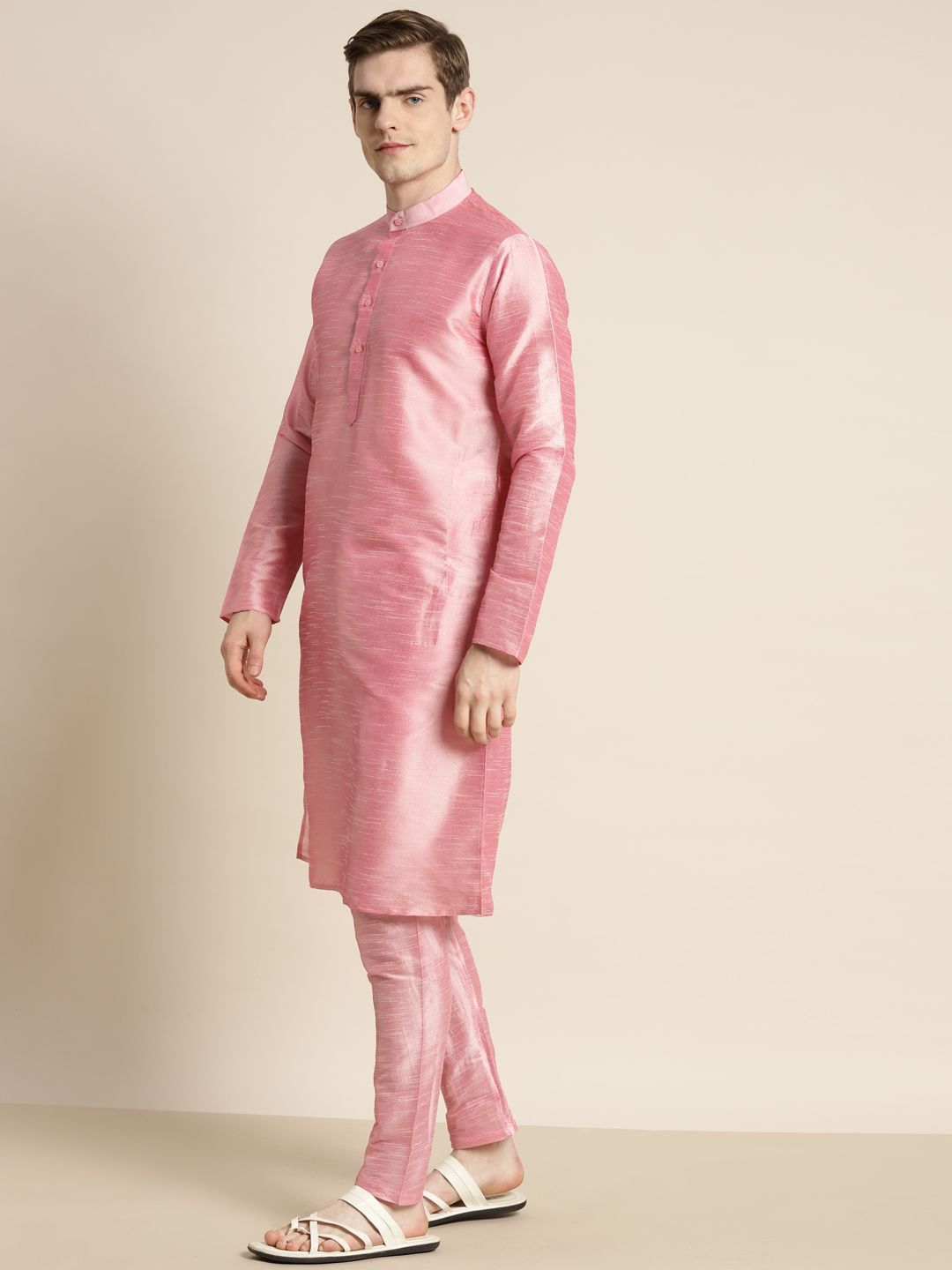 SOJANYA Men Embroidered Kurta with Churidar