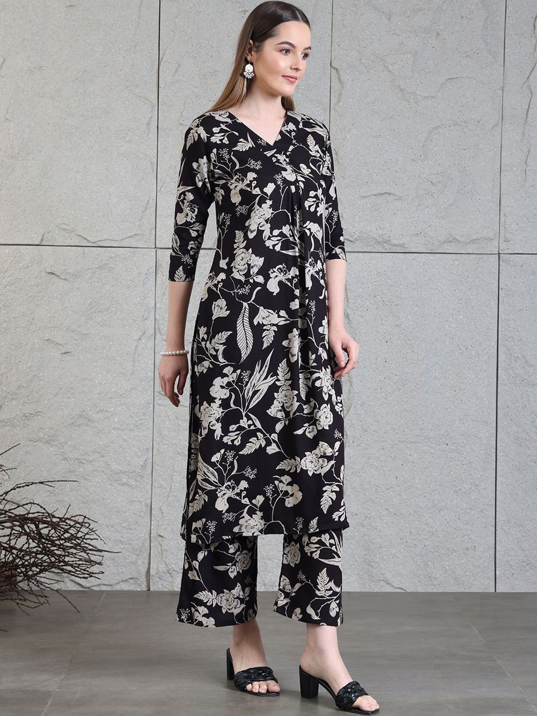 KALINI Women Floral Printed Regular Kurta with Palazzos