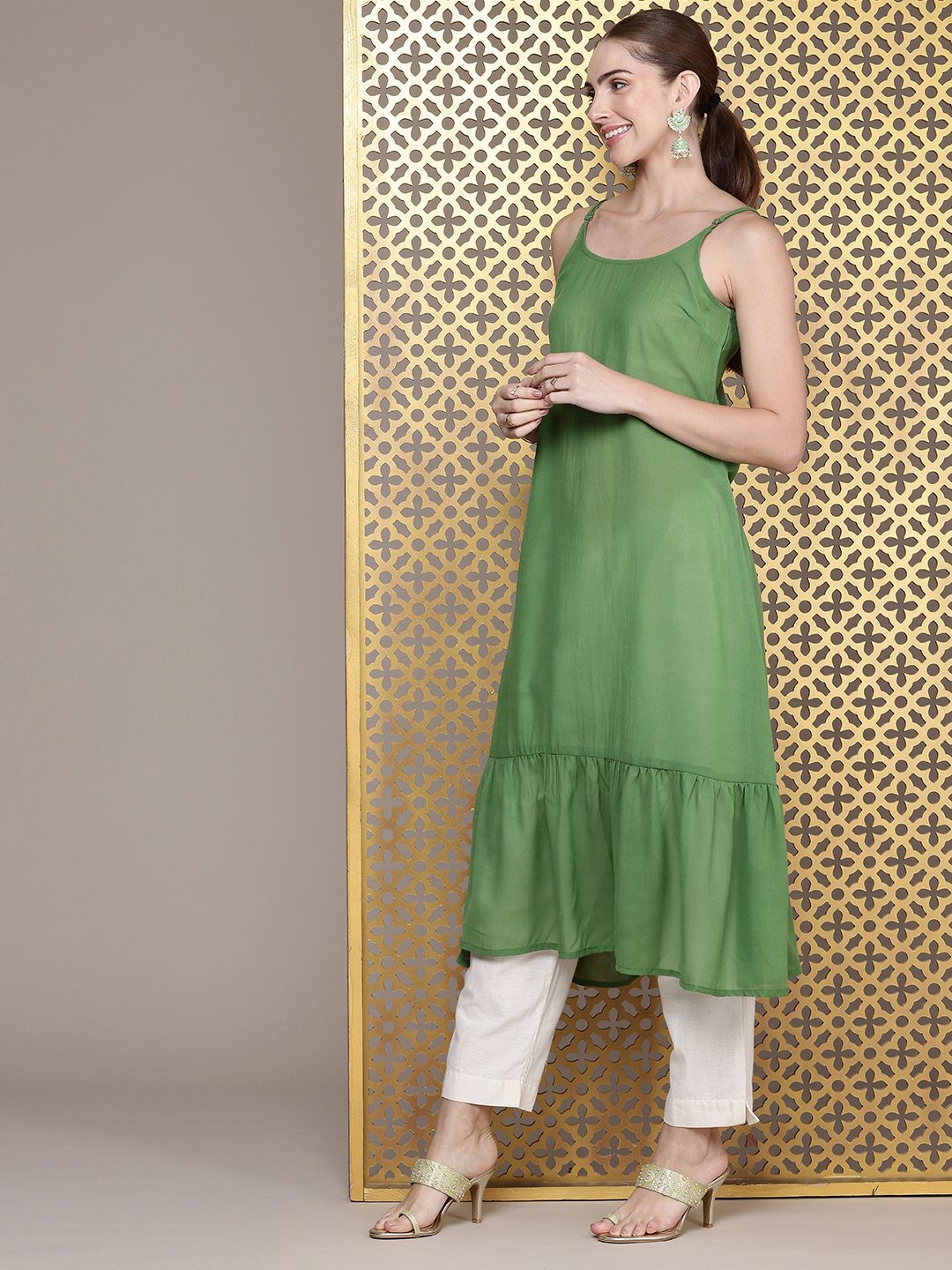 House of Pataudi Shoulder Straps Jashn Kurta With Longline Shrug