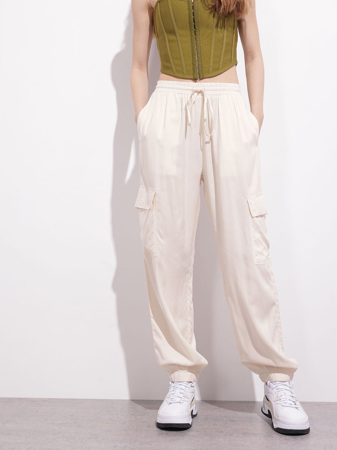 DressBerry Women Bougie-Beige Off-Duty Cargo Joggers