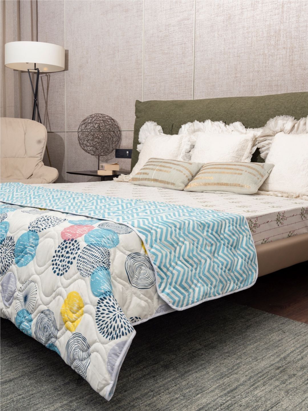 URBAN SPACE Blue & White Geometric Printed AC Room 300 GSM Microfiber Single Bed Dohar